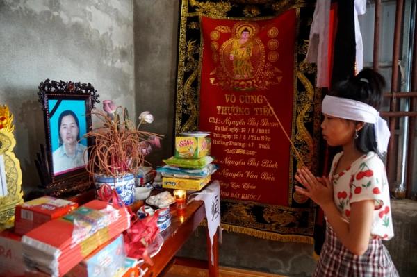 Bé gái mồ côi hét lên gọi mẹ khi chiều về và nỗi ám ảnh sau vụ tai nạn