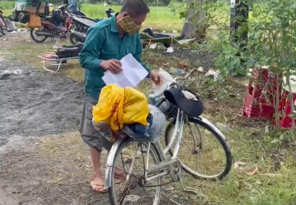 Nghe tin con bệnh, người cha đi bộ về Thanh Hóa và cái kết ấm lòng